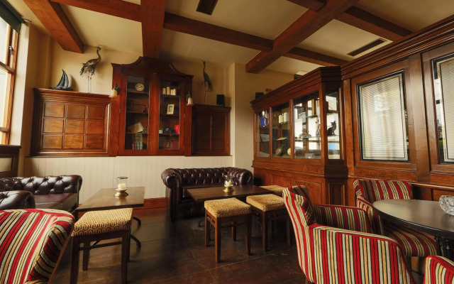 Riverside Hotel