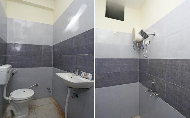 OYO 28801 Radhika Guest House