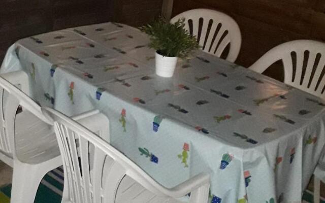 F2 50m de la mer avec parking privé