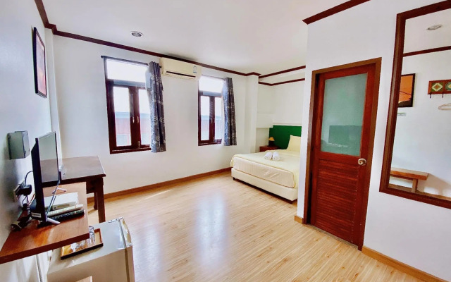 Sri Chiangkhan Hotel
