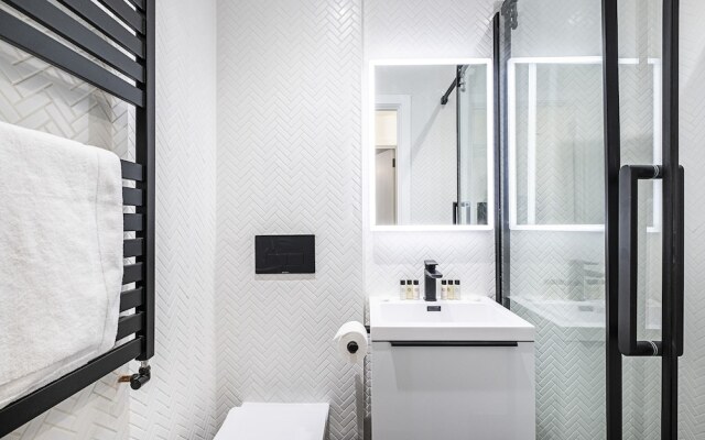 Leonard Street Apartment by Flexystays