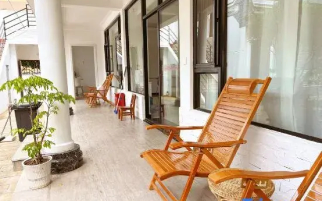 vivid courtyard of Wei Shan