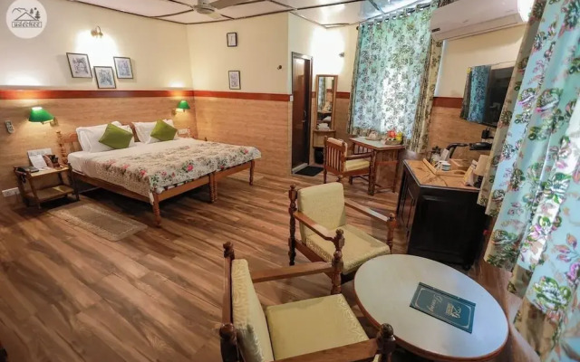 Udechee Huts Hotel