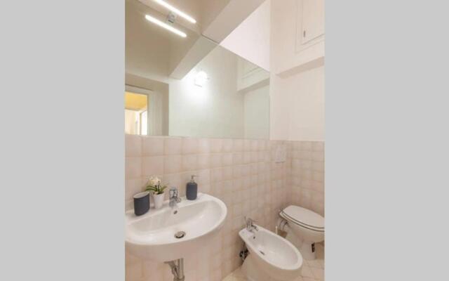 Santa Croce. Quiet, large and luminous loft