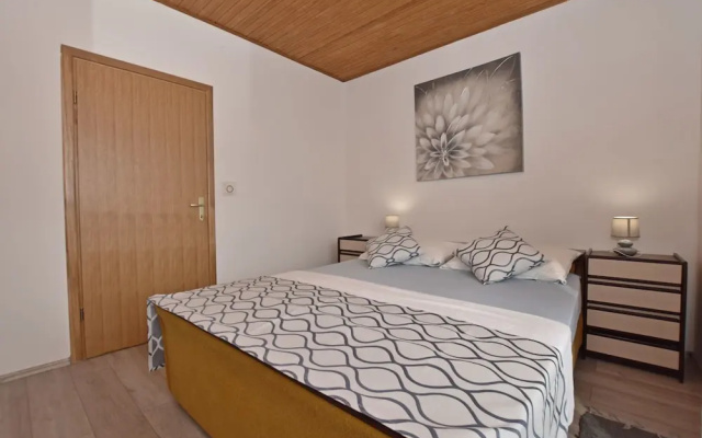 Apartments Mladen
