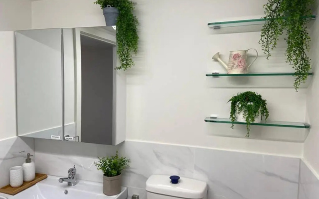 10A Brunswick Living Studio Close to APT and CBD Free Wifi Tram at Doorstep – Bathroom – Melbourne