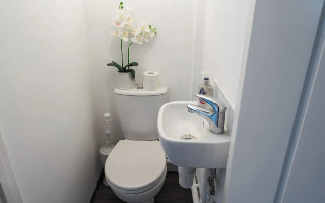 Dartford - 3 Bed House- Sleeps7 - Garden