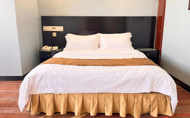 Skyline Plaza Hotel