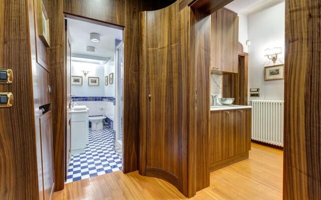 Pantheon Antique Suite