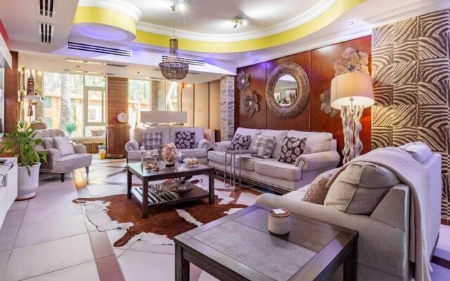 Cheerful 5-Bedroom Villa with Pool