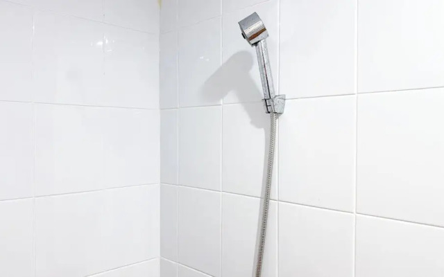 Cozy Stay Studio At Green Pramuka City Apartment