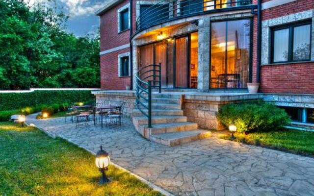 The Belgrade Hills Rooms and Suites