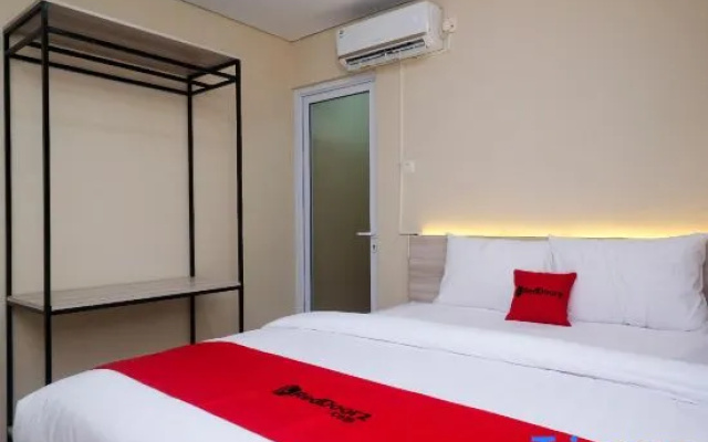 RedDoorz Plus Near RS Jih Solo — 1-star hotel in Surakarta