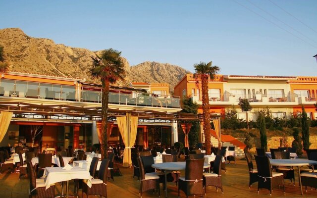 Thalassa Hotel