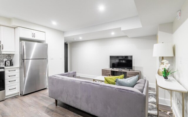 Rideau Comfort 2BD 1BA Apartment Free Parking