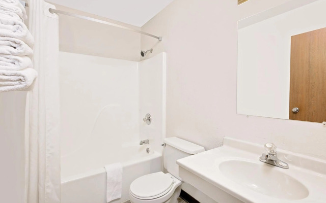 Super 8 by Wyndham Keokuk