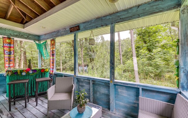 Peaceful Pocono Retreat: Hot Tub & Covered Deck!