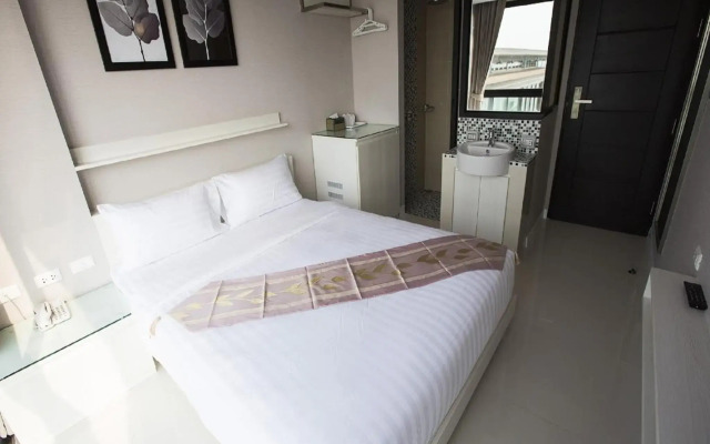 Serenotel Pattaya Beach Front