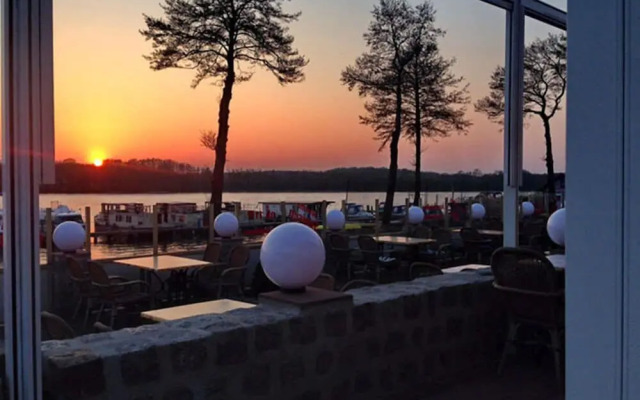 Strandhotel & Restaurant Mirow