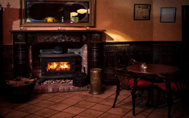 Ewings Bar & Self-Catering Accommodation
