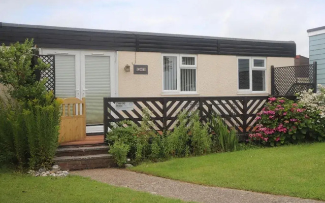 20F Medmerry Park 2 Bedroom Chalet