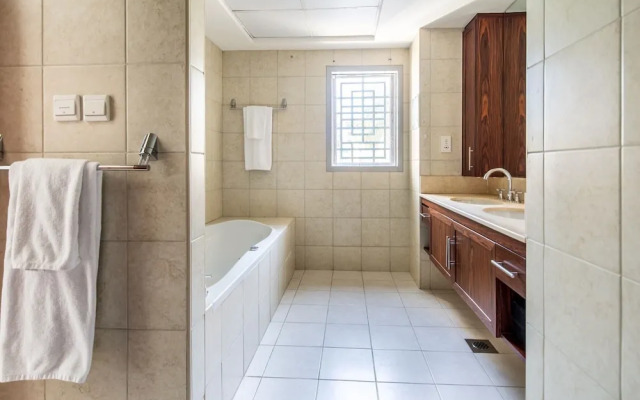 Spectacular 2BR in Upscale Burj Khalifa District