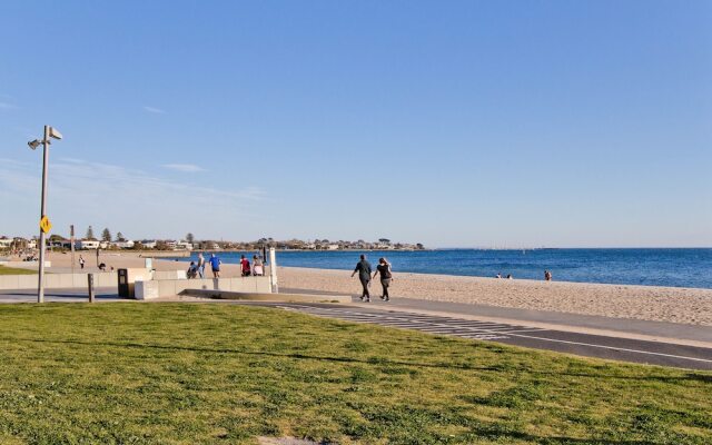 Elwood Seaside 2 Bed Retreat