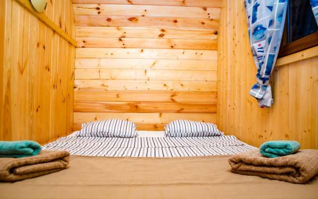 Eco-wooden Houses Camping Montaña Roja