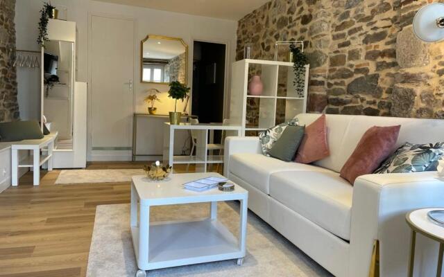 STUDIO HYPERCENTRE à 1 MN PLAGE ET DES PORTS