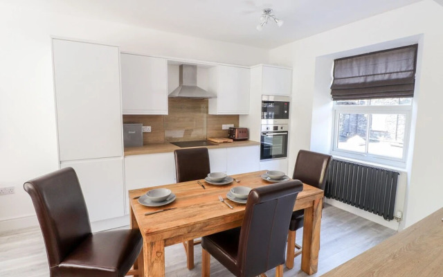 8 Waterhead Terrace