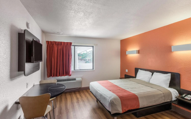 Motel 6 Dallas, TX - South