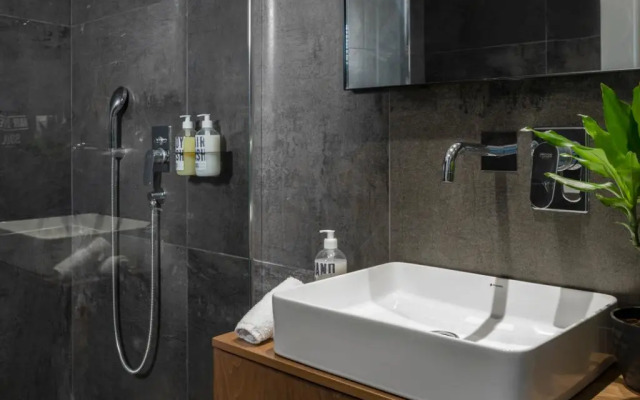 Play Theatrou, a member of Brown Hotels