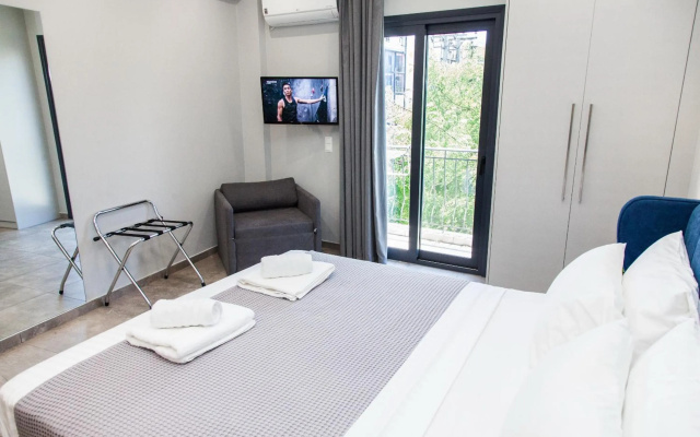 F Spacious Brand New Studio Ideal for 3 F