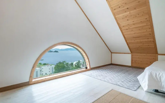 Yeosu Dulggot Pension