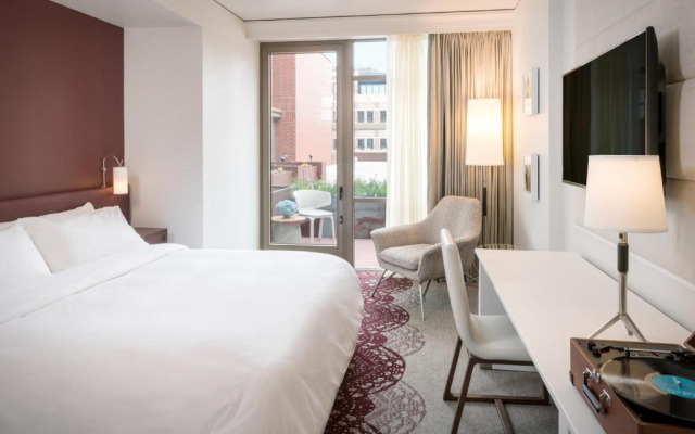 The Elizabeth Hotel, Autograph Collection