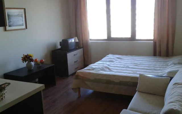 Summer Breeze Apartments