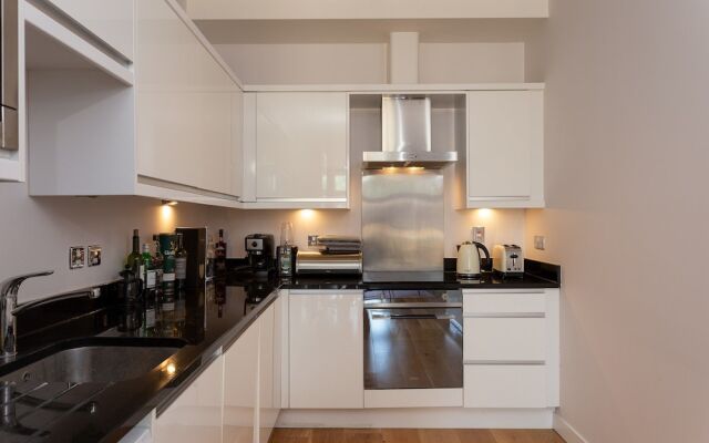 2 Bedroom Apartment in West Hampstead With Balcony