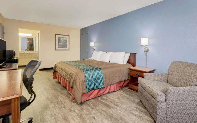 Days Inn by Wyndham Montgomery Near AUM