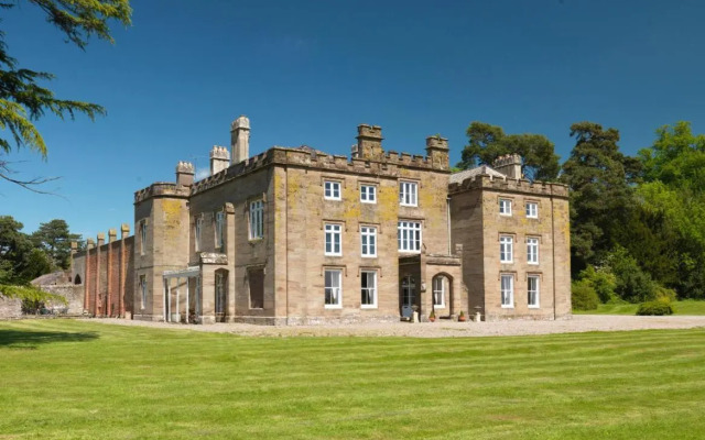Newcourt Manor