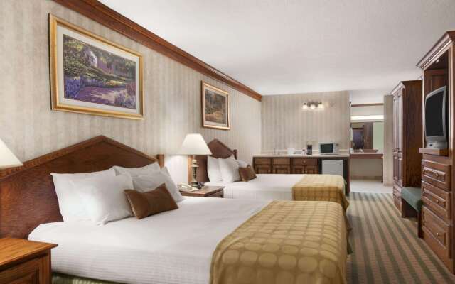 Ramada by Wyndham Saginaw Hotel & Suites