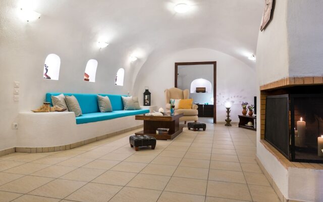 Iridanos Cave House