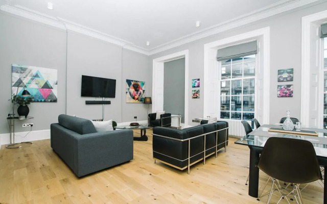 BNBbuddy Apartments - Huge 5* Georgian Apartment - Great Location