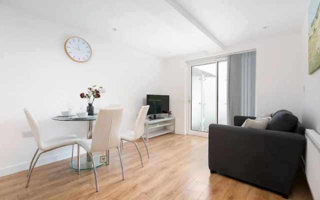 Skyvillion 2bed Enfield Flat W Balcony - Parking