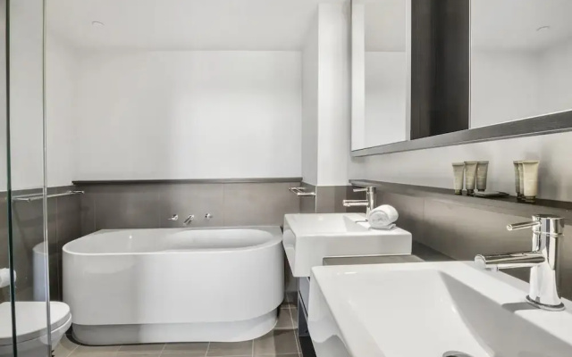 Stunning 2-bed Apartment With Water Views