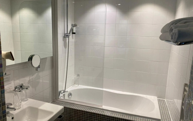 Mercure Aix-en-Provence La Duranne Gare TGV