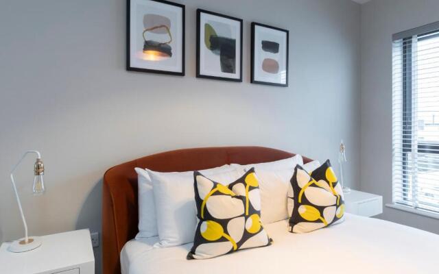 Elliot Oliver - Chic 2 Bedroom Town Centre Apartment