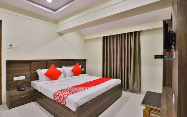 Capital O 15229 Hotel Radhe Residency