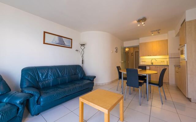 Flat Near Zeedijk With Side sea Views