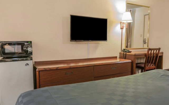 Econo Lodge Cloverdale