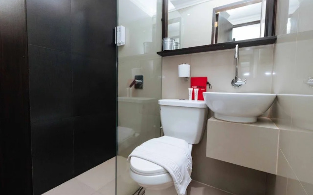 RedDoorz Plus @ Poblacion Makati